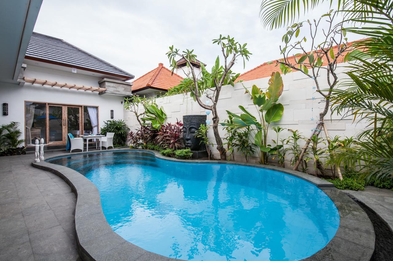 Ambermoon Villa 2 Seminyak Esterno foto