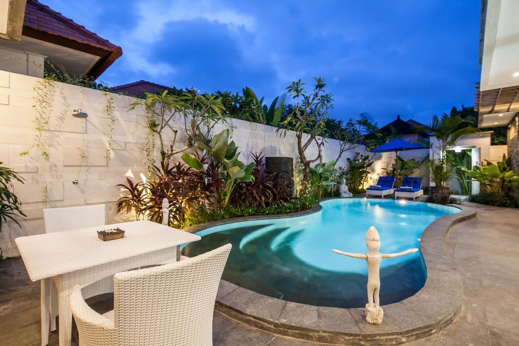 Ambermoon Villa 2 Seminyak Esterno foto